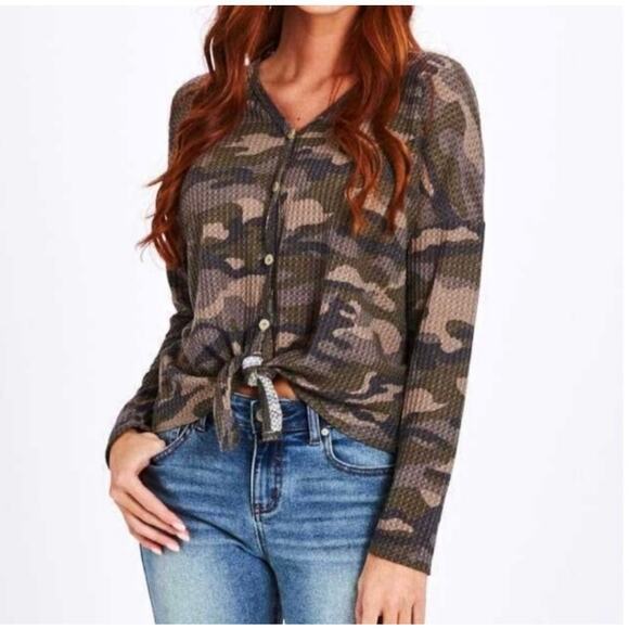 Altar'd State Women's Thermal Camo Print Tie Front Top Size Medium - Picture 1 of 8